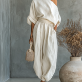 Off-White dámsky ľanový set s off-shoulder topom a tapered nohavicami