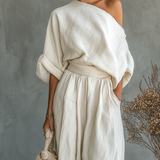 Off-White dámsky ľanový set s off-shoulder topom a tapered nohavicami